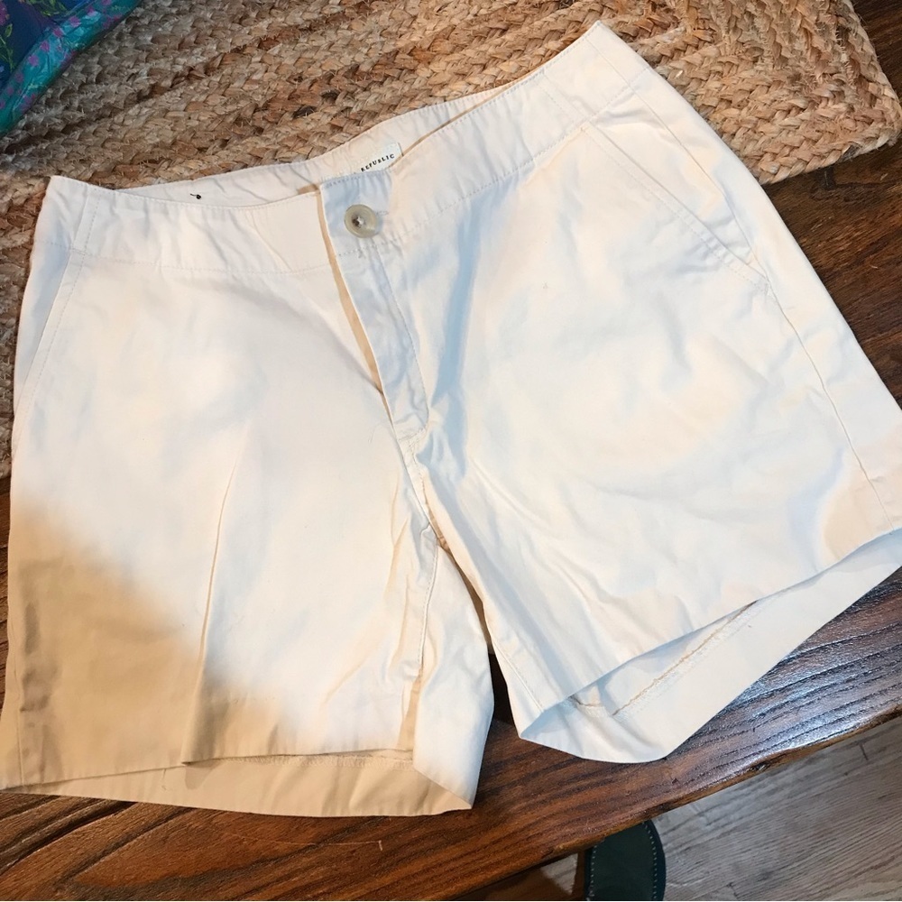 ▪️Banana Republic Shorts